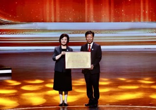 中国戏剧梅花奖在上海揭晓，蓝天、朱洁静等15人摘梅